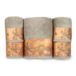 Set Asciugamani 5 Pezzi Geo Classic Di Alviero Martini In Spugna J770 -Articoli Per La Casa set asciugamani 5 pezzi geo classic di alviero martini in spugna grigio 1
