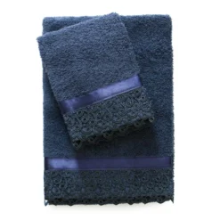 Set Asciugamani Spugna 1+1 Sofia Di Morbidissimi Con Macramè V847 10 Set Asciugamani Spugna 1+1 Sofia Di Morbidissimi Con Macramè V847 -Articoli Per La Casa set asciugamani sofia morbidissimi con raso e macrame blu 1